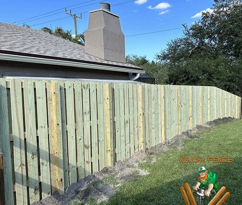 Shadowbox Wood Fence – Wood Fence – Wood Fence Installation – Fence Installation – Cooper City, FL Fence Installation – Broward County, FL Fence Installation
