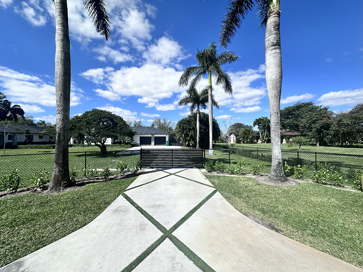 Black Vinyl Chain Link Fence in Davie