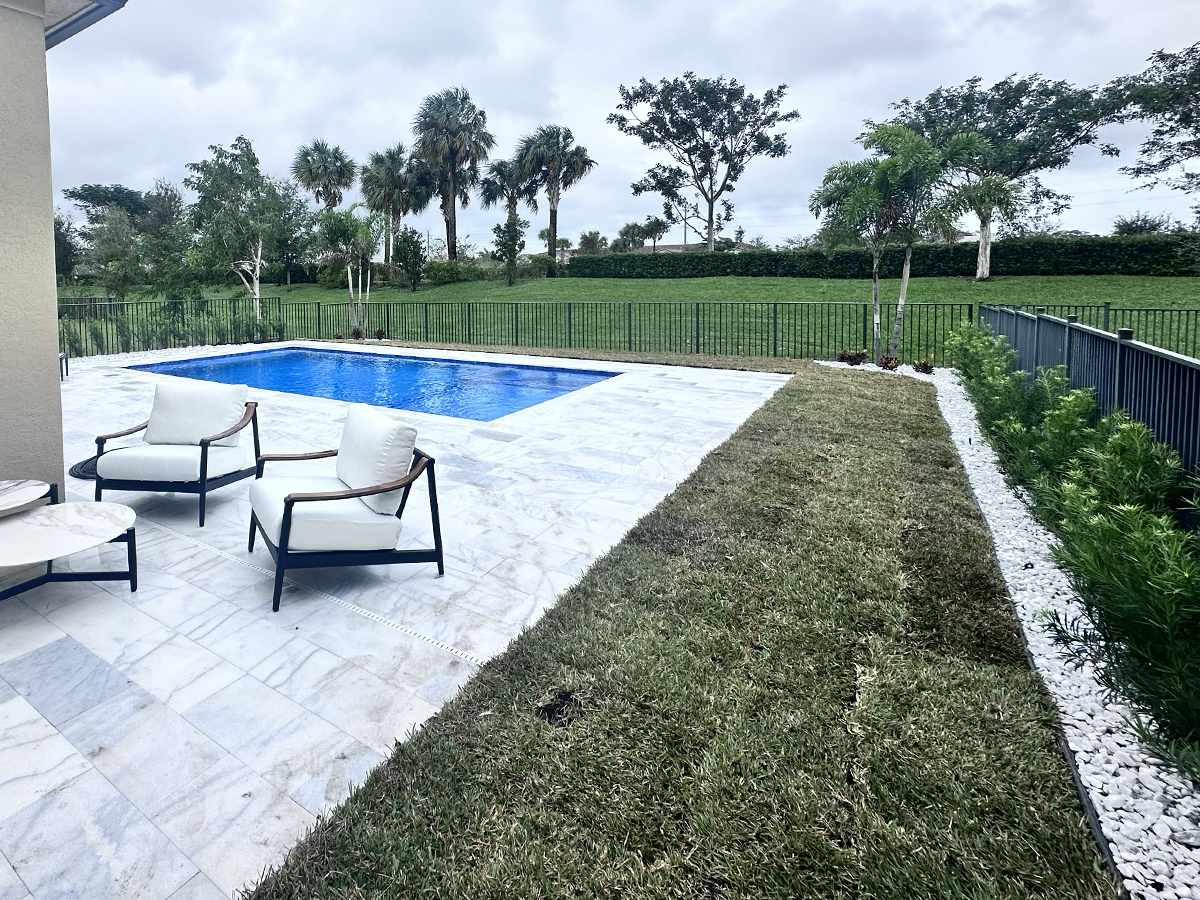 Bronze CF10 Mechanical Aluminum Fence Installation