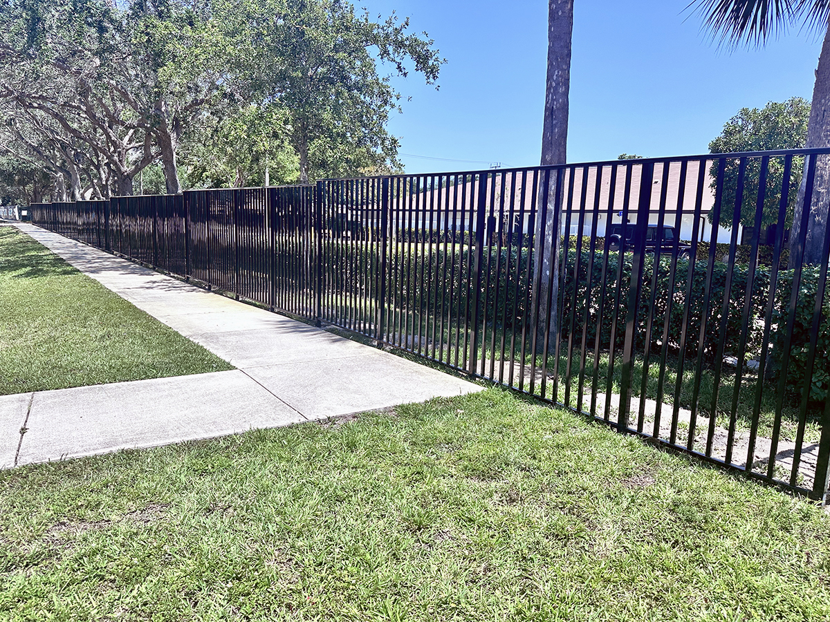 CF10 Mechanical Aluminum Commercial Fence in Oakland Park