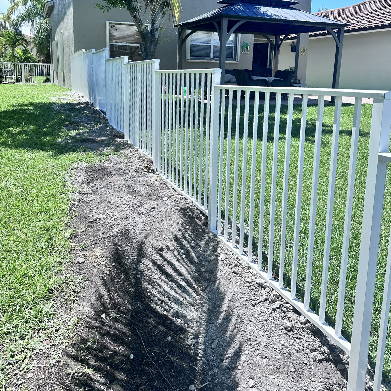 CF10 Mechanical Aluminum Residential Fence Installation