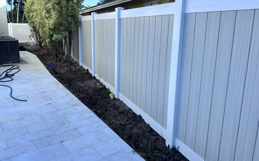 Two Tone Aspen PVC Privacy Fence in Fort Lauderdale