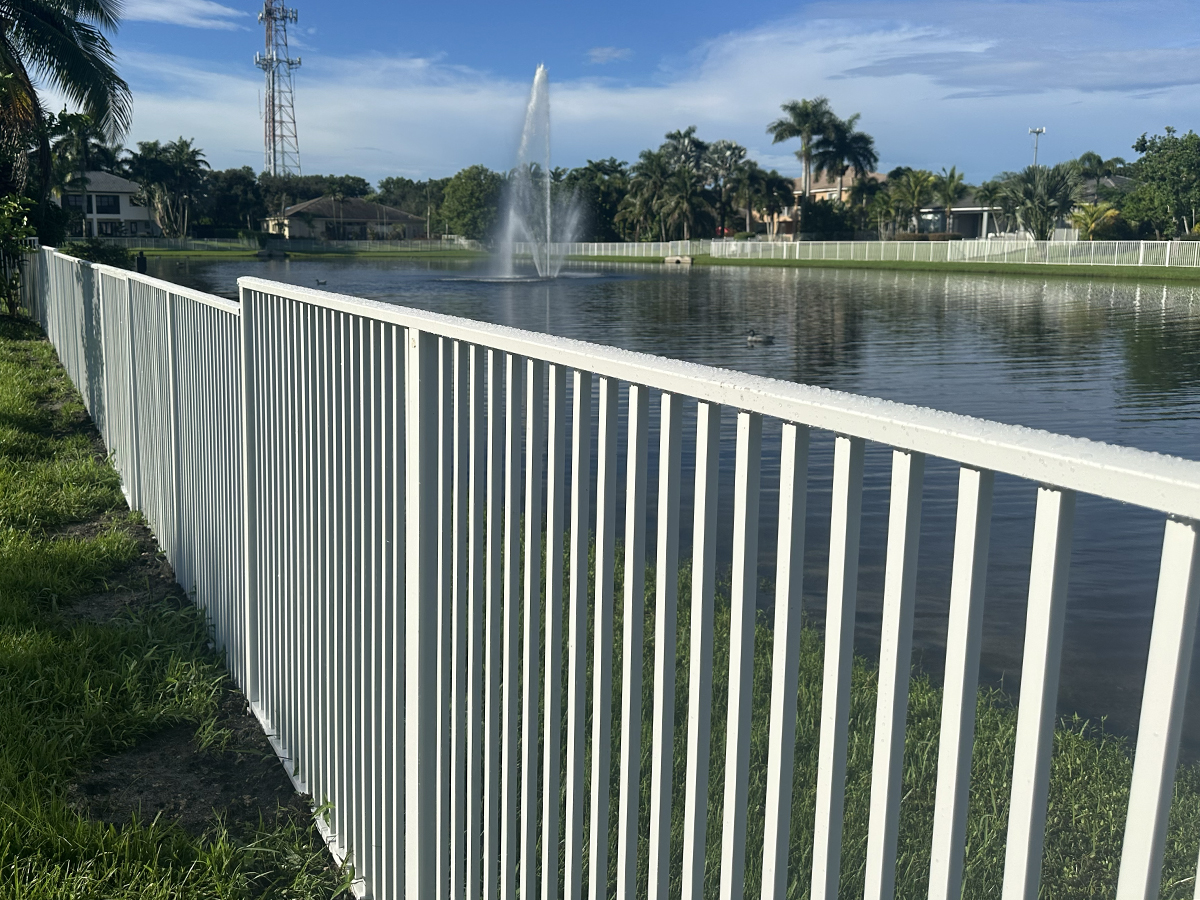 CF10 Mechanical Aluminum Fence