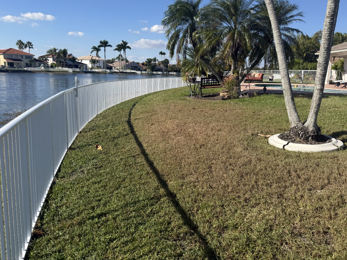 White CF10 Aluminum Fence