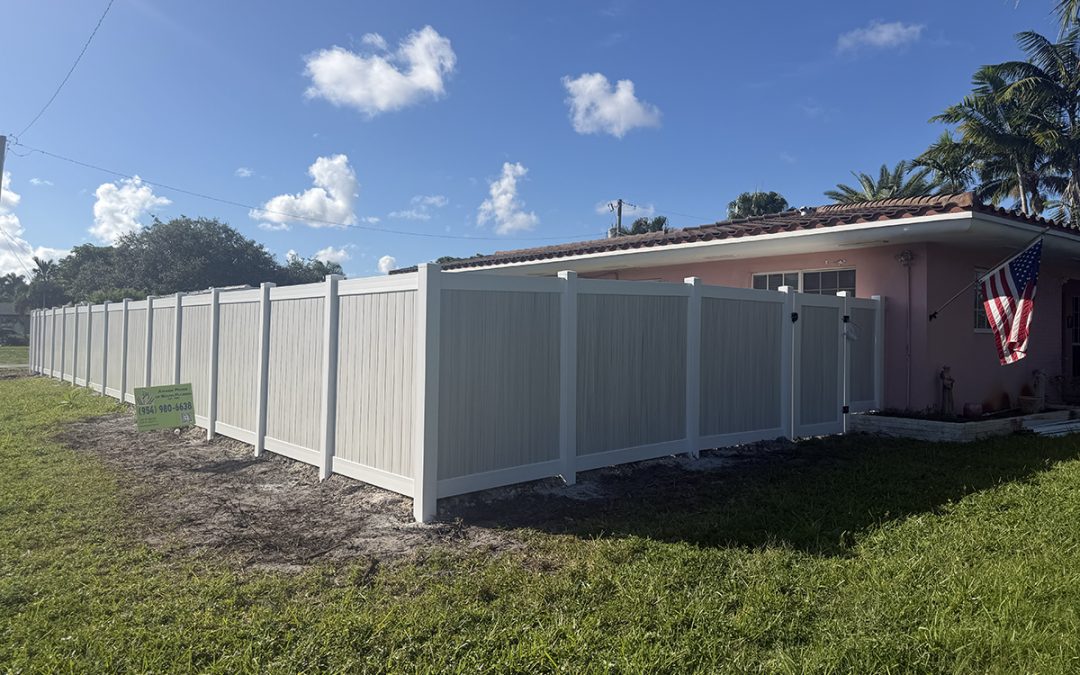 6-foot two-tone Aspen PVC privacy fence with white framing installed by Atanda Fence of South Florida in Oakland Park, FL.