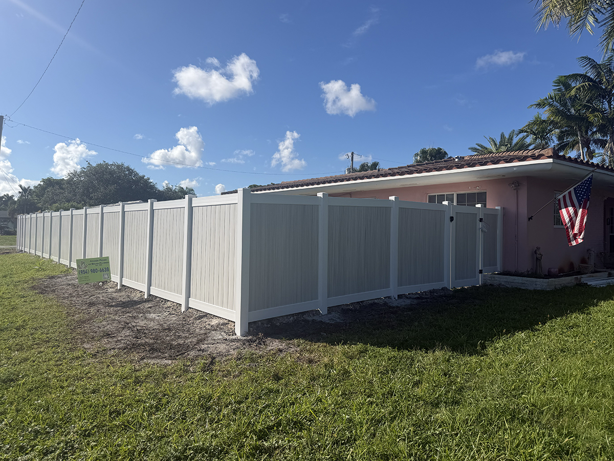 6-foot two-tone Aspen PVC privacy fence with white framing installed by Atanda Fence of South Florida in Oakland Park, FL.